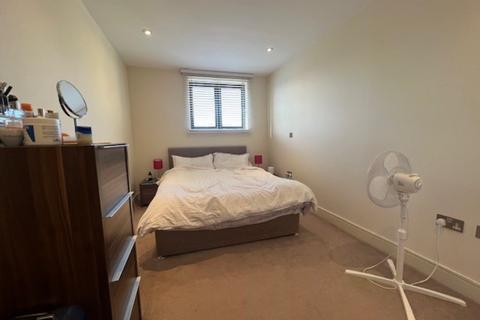 1 bedroom apartment to rent, Cayenne Court, London SE1