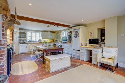 5 bedroom detached house for sale, Wymondham