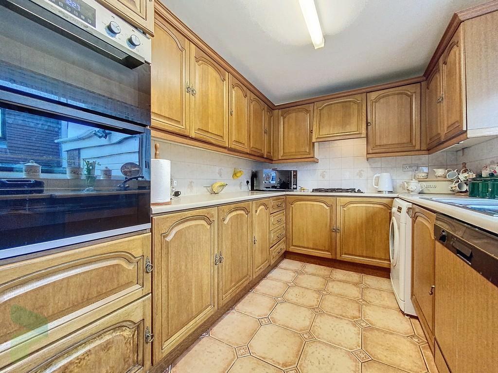 Fully Fitted Kitchen