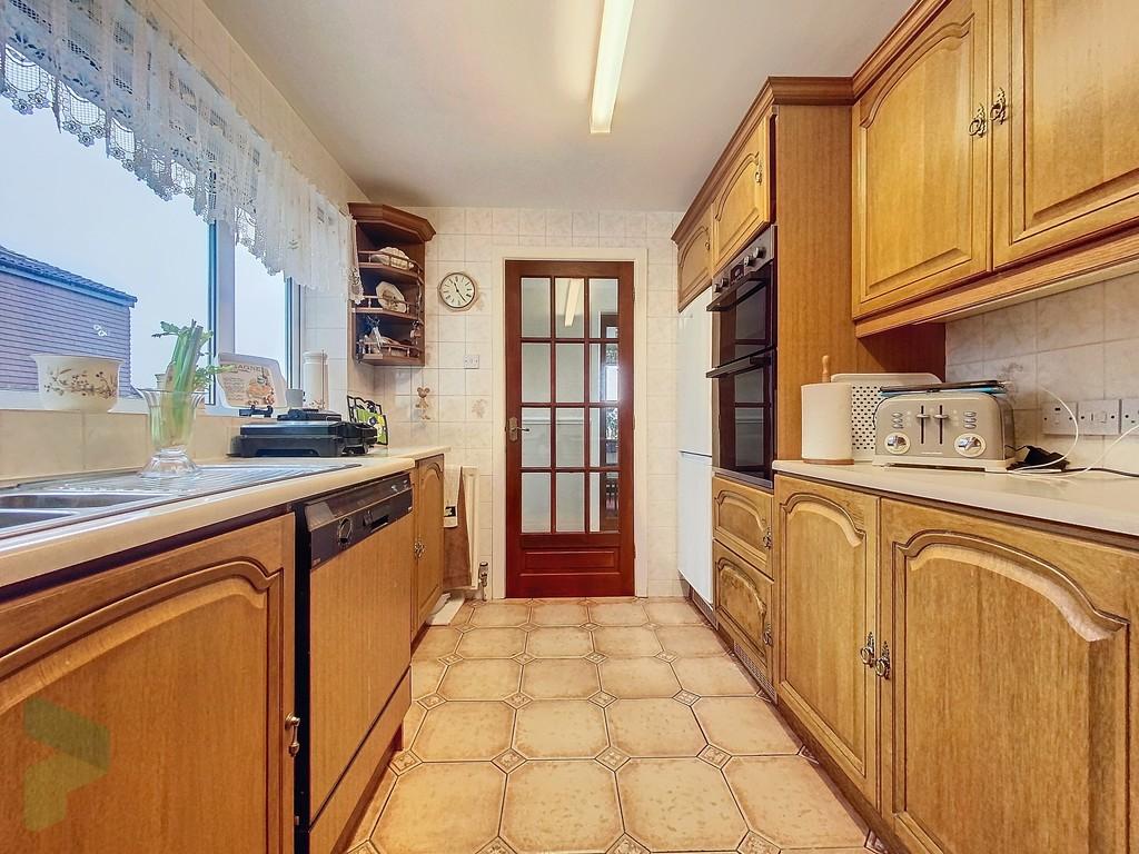 Fully Fitted Kitchen
