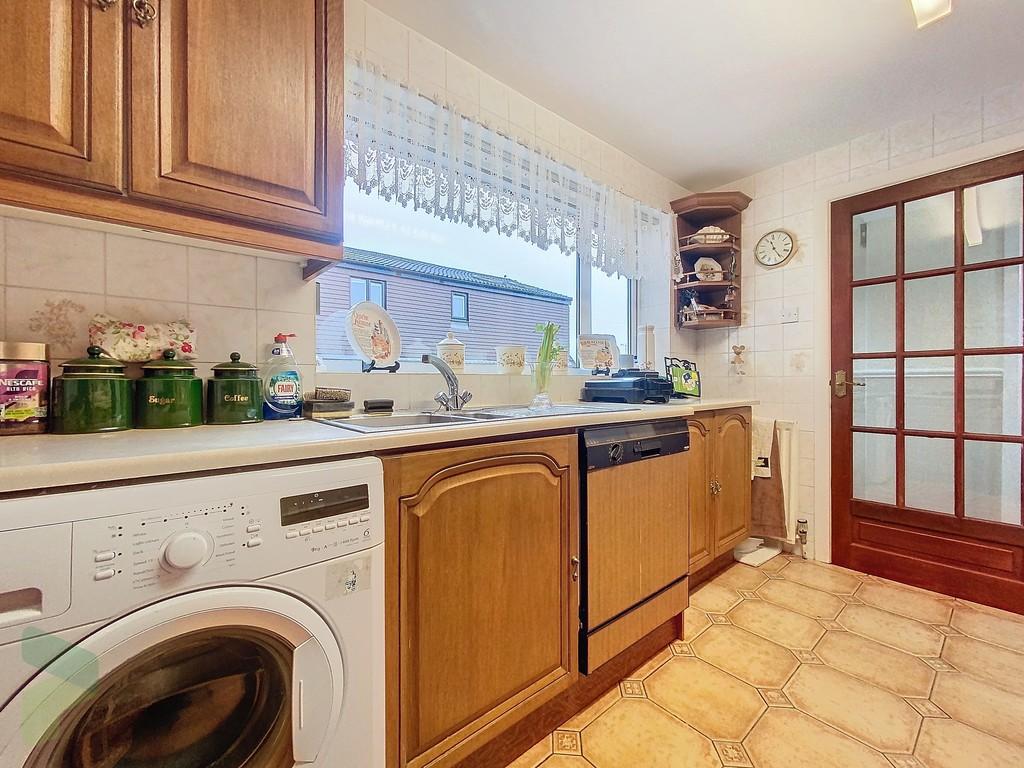 Fully Fitted Kitchen