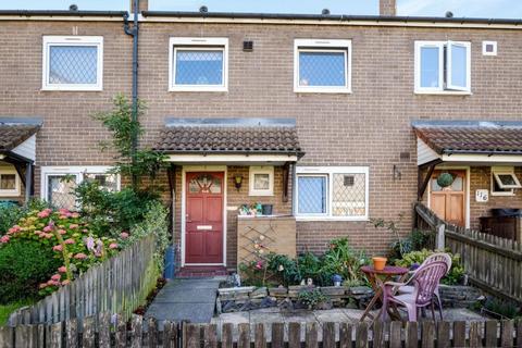 3 bedroom terraced house to rent, Guild Close, Birmingham B16