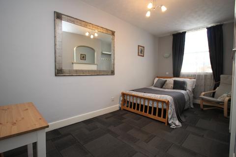 Studio to rent, Monmouth Place, Bath