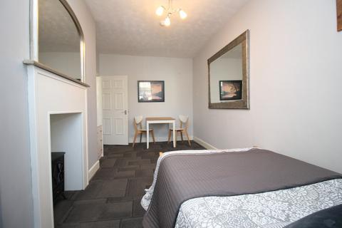 Studio to rent, Monmouth Place, Bath