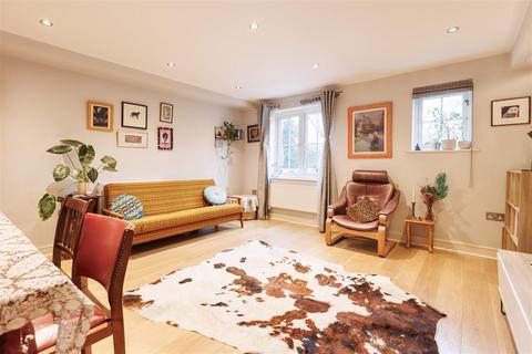 2 bedroom flat for sale, Station Road, Epping