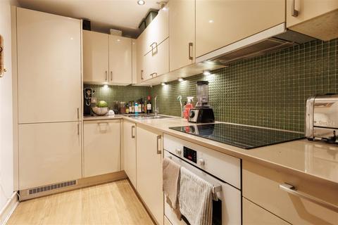 2 bedroom flat for sale, Laurel Court, Station Road, Epping