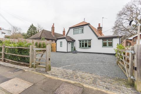 3 bedroom detached house to rent, Updown Hill, Windlesham, Surrey, GU20