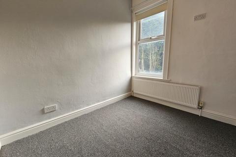 4 bedroom end of terrace house to rent, Saxby Road, Melton Mowbray