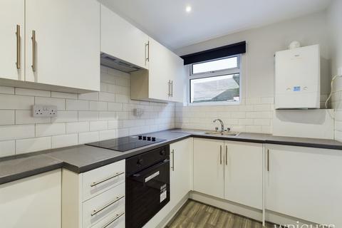 4 bedroom flat to rent, Town Centre, Hatfield AL10