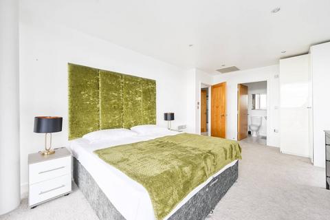 2 bedroom penthouse for sale, Western Gateway, Royal Docks, London, E16