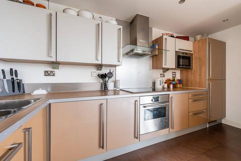 2 bedroom flat for sale, Neutron Tower, Docklands, London, E14