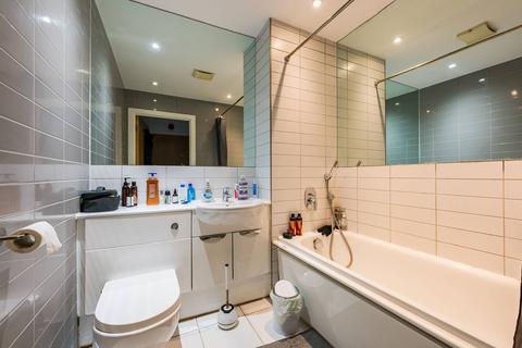 2 bedroom flat for sale, Silvertown Way, Canary Wharf, London, E16