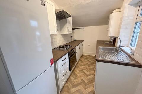 2 bedroom terraced house to rent, Milton Road, Manchester M25