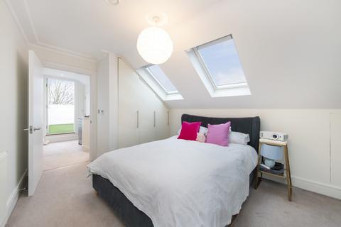 2 bedroom flat for sale, Portobello Terrace, North Worple Way, East Sheen