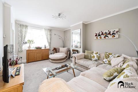 2 bedroom end of terrace house to rent, Farmfield Road, Bromley, BR1