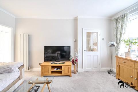 2 bedroom end of terrace house to rent, Farmfield Road, Bromley, BR1