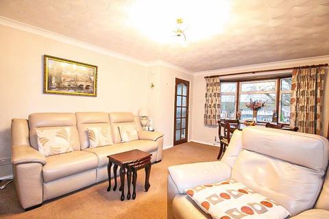 3 bedroom end of terrace house for sale, Central Drive, LOWER GORNAL, DY3 2QF