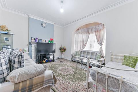 2 bedroom flat for sale, Melfort Road, Thornton Heath, CR7