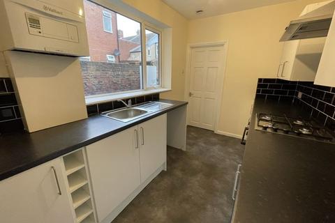 2 bedroom ground floor flat to rent, Norham Road, North Shields NE29