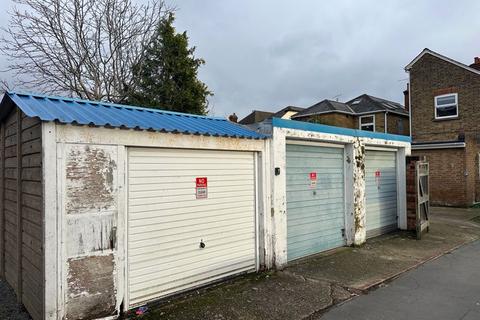 Garage to rent, Terrace Road, Walton-On-Thames