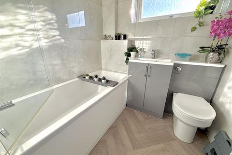 9 Apollo Close, Dunstable, LU5 4AQ