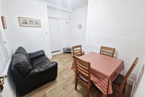 4 bedroom terraced house to rent, Lisvane Street, Caerdydd, CF24