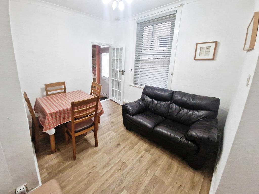 Lisvane Street, Cathays, Cardiff, CF24 – pohled 5