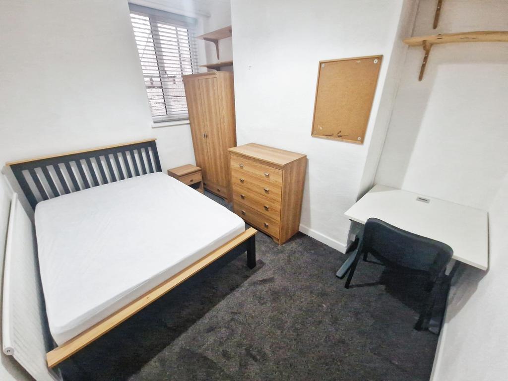 Lisvane Street, Cathays, Cardiff, CF24 – další