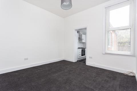 2 bedroom flat to rent, Stanhope Gardens