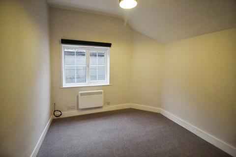 2 bedroom flat to rent, Lower Kings Road, Berkhamsted