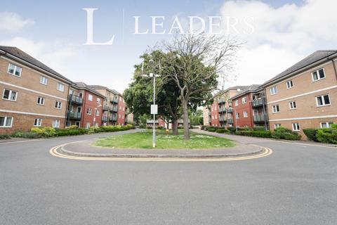 2 bedroom flat to rent, The Parklands, Court Drive