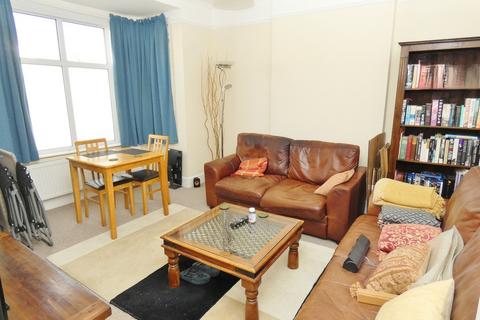 2 bedroom flat to rent, Brassey Avenue