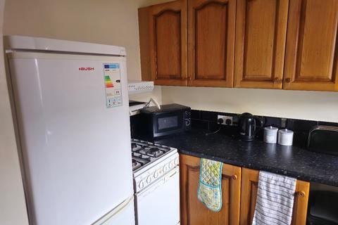 1 bedroom flat to rent, Attfield Drive, Whetstone, LE8.