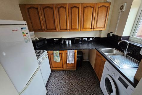 1 bedroom flat to rent, Attfield Drive, Whetstone, LE8.