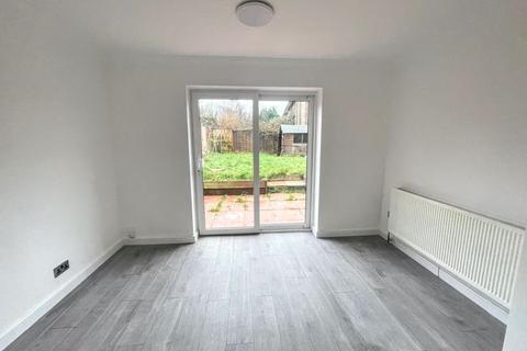 3 bedroom terraced house to rent, Belsize Road, Hemel Hempstead