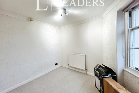 2 bedroom flat to rent, Norfolk Square