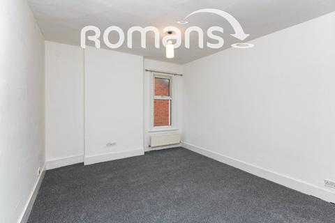 2 bedroom maisonette to rent, Cove Road, Farnborough