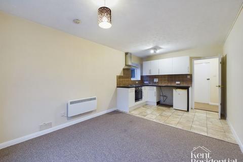 Studio to rent, Breton Road, Rochester