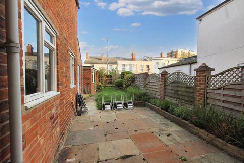 6 bedroom end of terrace house to rent, Worcester Street, Gloucester GL1