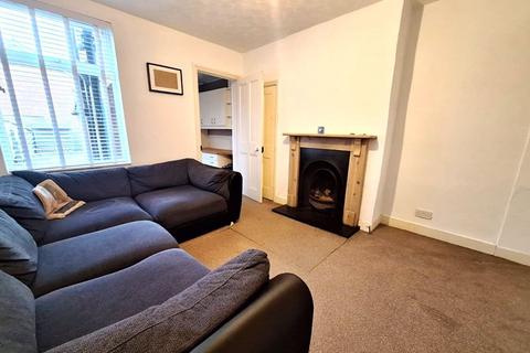 2 bedroom terraced house to rent, Cross Street North, Dunstable