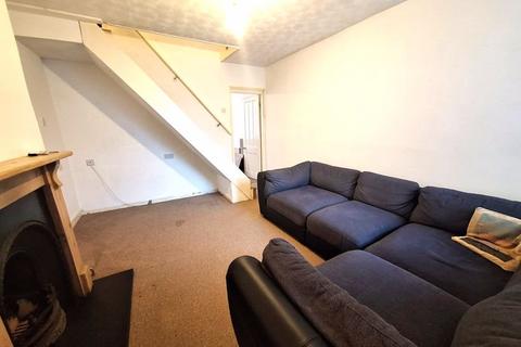 2 bedroom terraced house to rent, Cross Street North, Dunstable