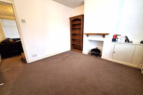 2 bedroom terraced house to rent, Cross Street North, Dunstable