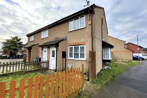 2 bedroom end of terrace house to rent, Varley Way, Mitcham CR4