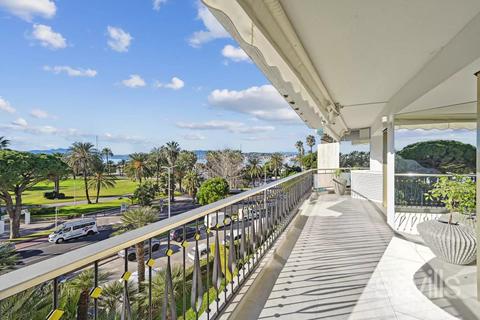 2 bedroom flat, Cannes, 06400, France