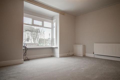 2 bedroom house to rent, Station Road, Southport PR8