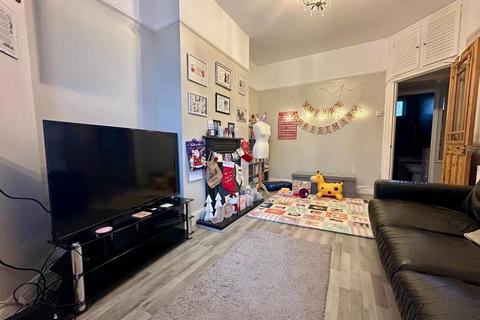 2 bedroom flat for sale, Westminster Drive, Westcliff on Sea, Essex, SS0 9SE