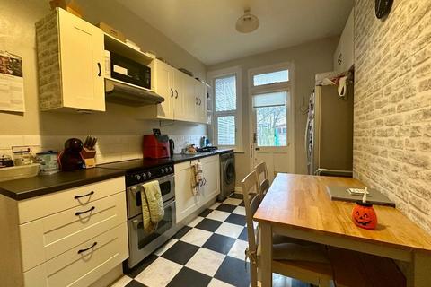 2 bedroom flat for sale, Westminster Drive, Westcliff on Sea, Essex, SS0 9SE