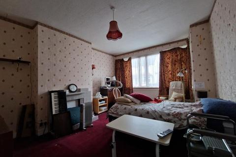 3 bedroom end of terrace house for sale, Rylands Road, Southend-on-Sea, Essex, SS2 4LJ