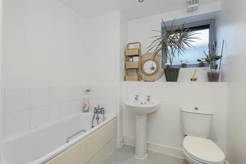 94 Tideslea Path, London, SE28 0LZ