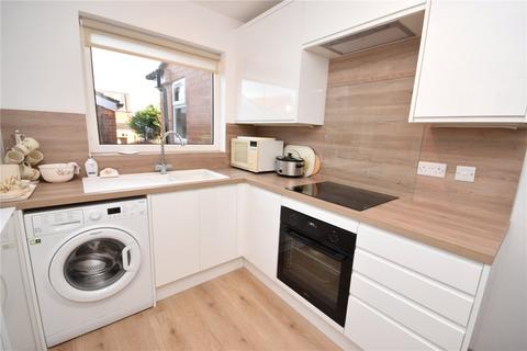 3 bedroom semi-detached house to rent, Stainburn Crescent, Leeds